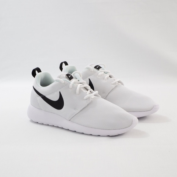 Nike Shoes - Nike Roshe One WMNS